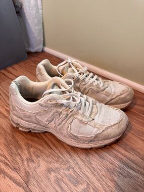 New Balance Distressed 2002R